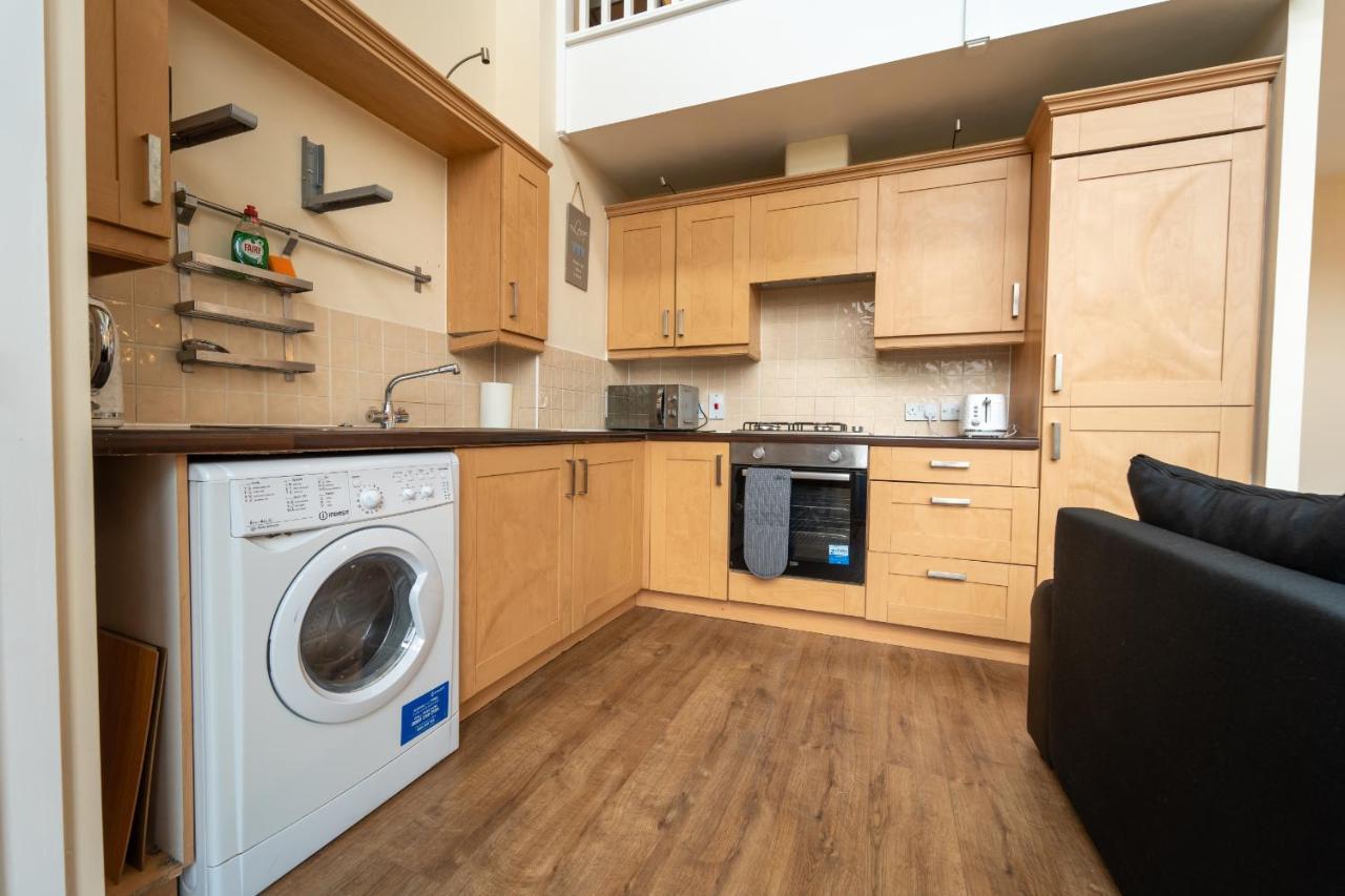 Luxury 2 Bed Apartment - Near Heathrow, Legoland, Windsor Slough Exterior foto