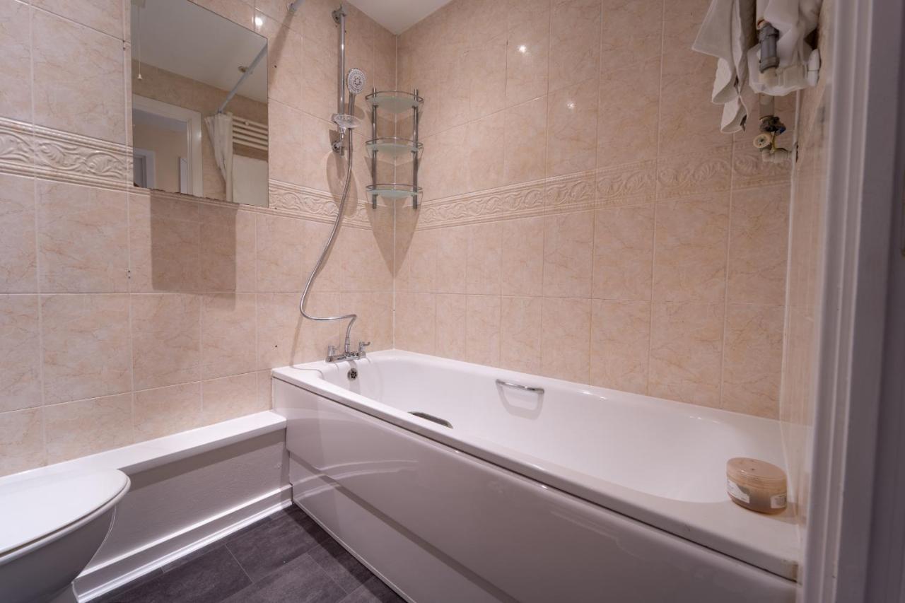 Luxury 2 Bed Apartment - Near Heathrow, Legoland, Windsor Slough Exterior foto