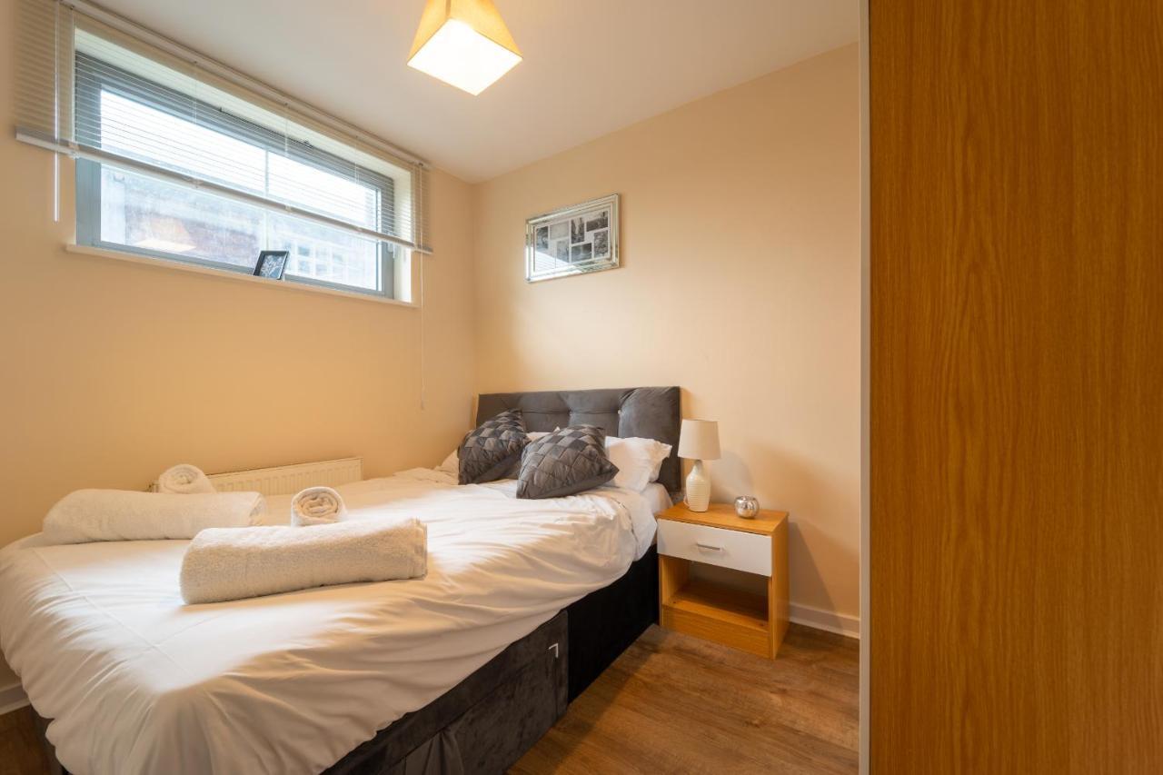 Luxury 2 Bed Apartment - Near Heathrow, Legoland, Windsor Slough Exterior foto