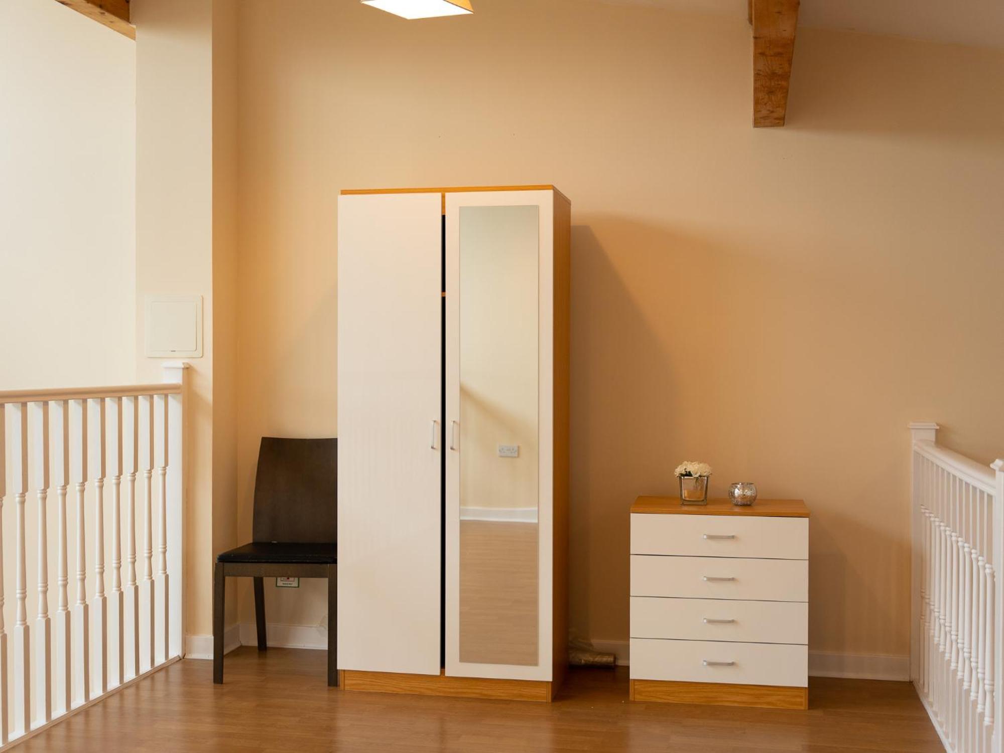 Luxury 2 Bed Apartment - Near Heathrow, Legoland, Windsor Slough Exterior foto