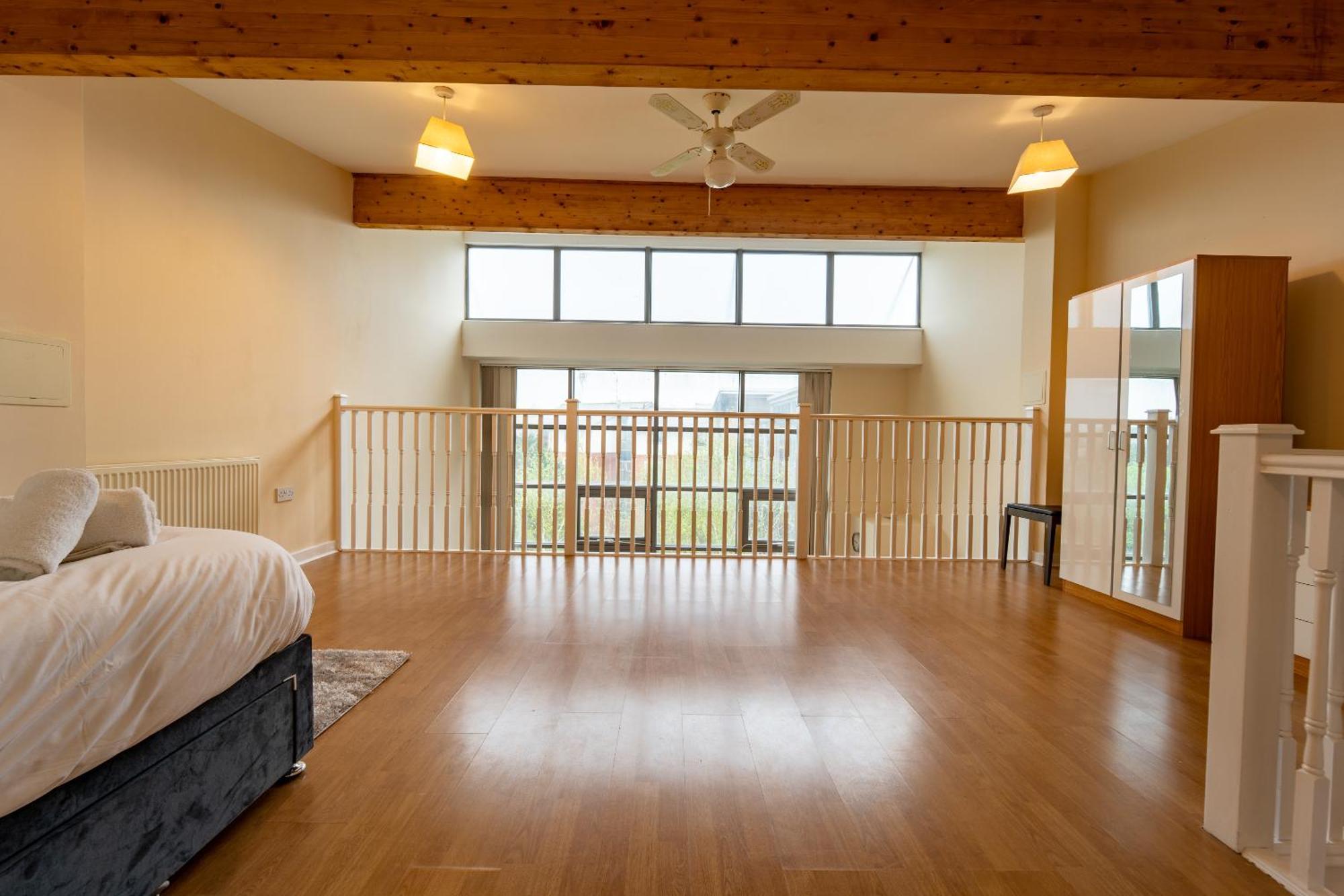 Luxury 2 Bed Apartment - Near Heathrow, Legoland, Windsor Slough Exterior foto