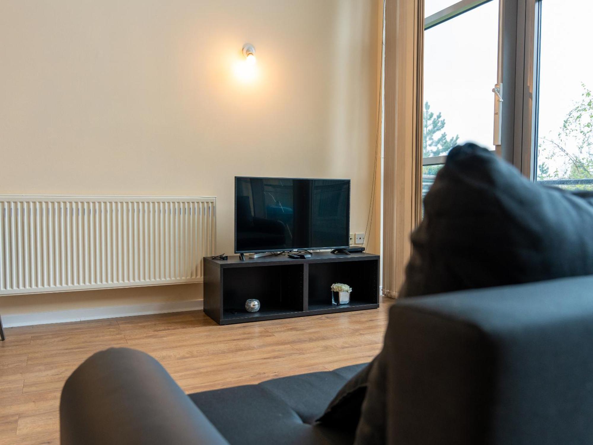 Luxury 2 Bed Apartment - Near Heathrow, Legoland, Windsor Slough Exterior foto