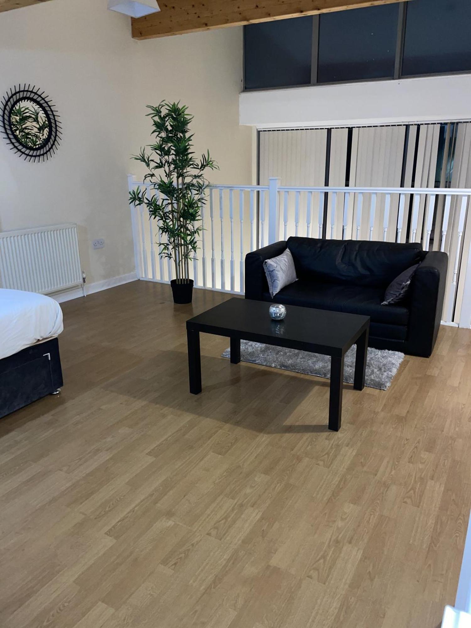 Luxury 2 Bed Apartment - Near Heathrow, Legoland, Windsor Slough Exterior foto